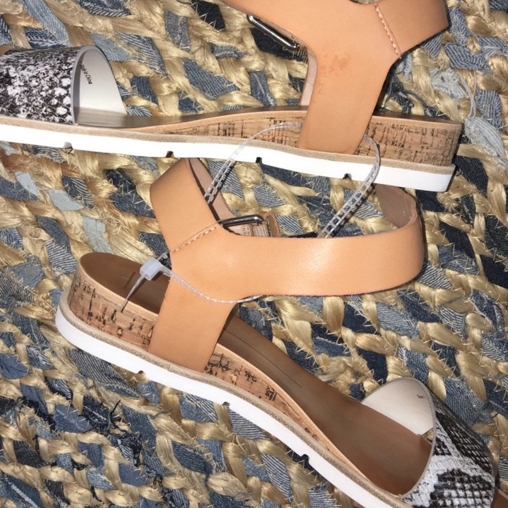 PRICE FIRM!  Beautiful DOLCE VITA Sandals with Ankle Strap - Picture 4 of 11